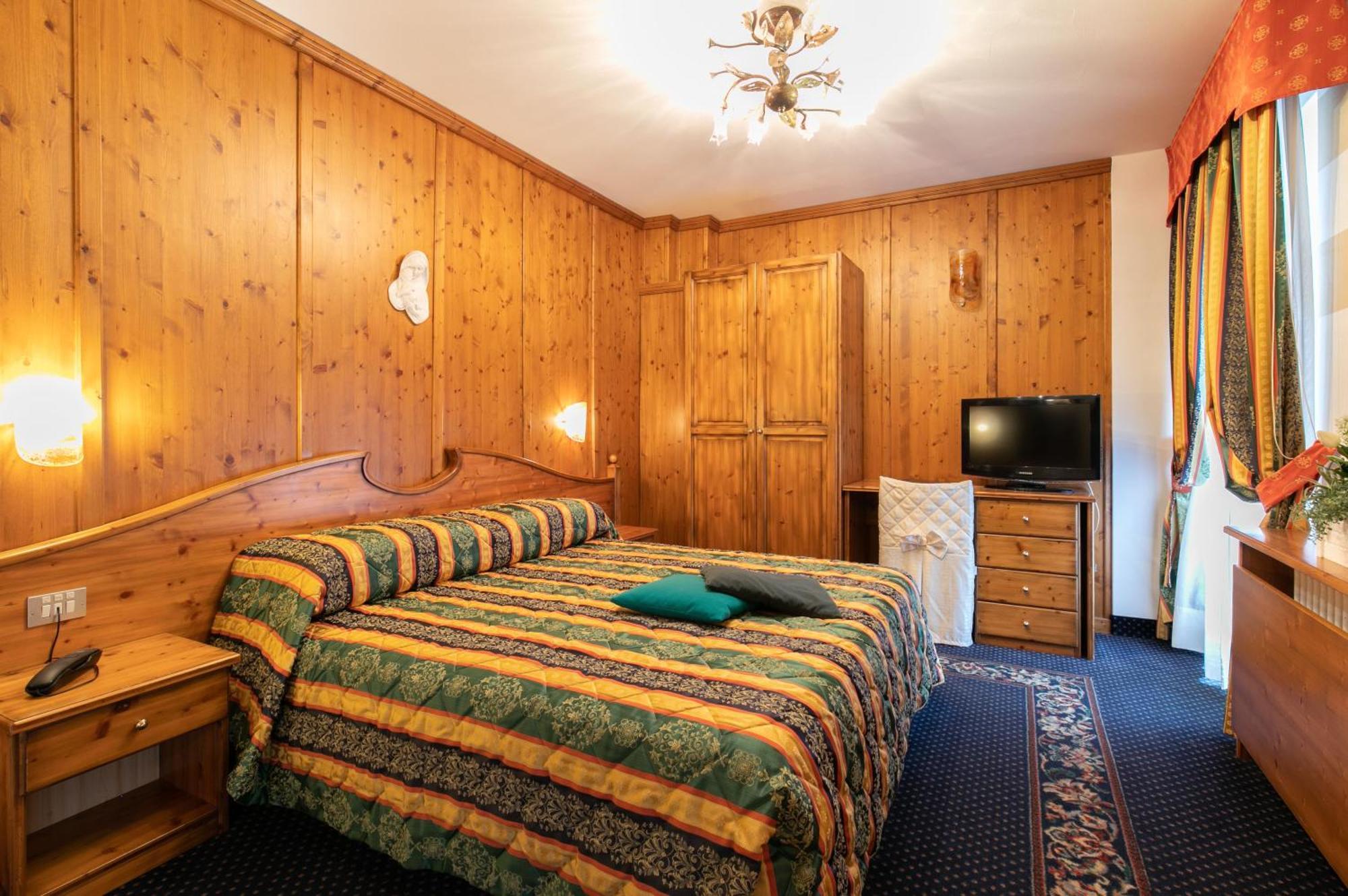 G. Hotel Des Alpes 圣马蒂诺-迪卡斯特罗扎 外观 照片