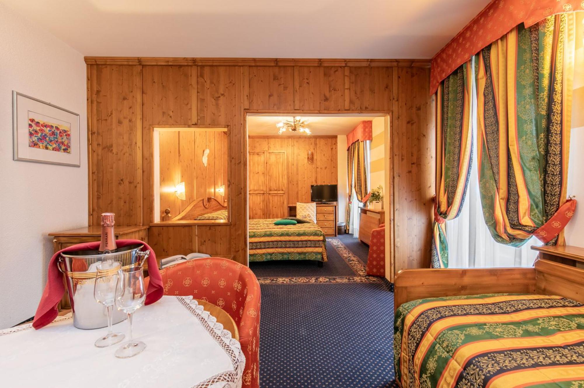 G. Hotel Des Alpes 圣马蒂诺-迪卡斯特罗扎 外观 照片