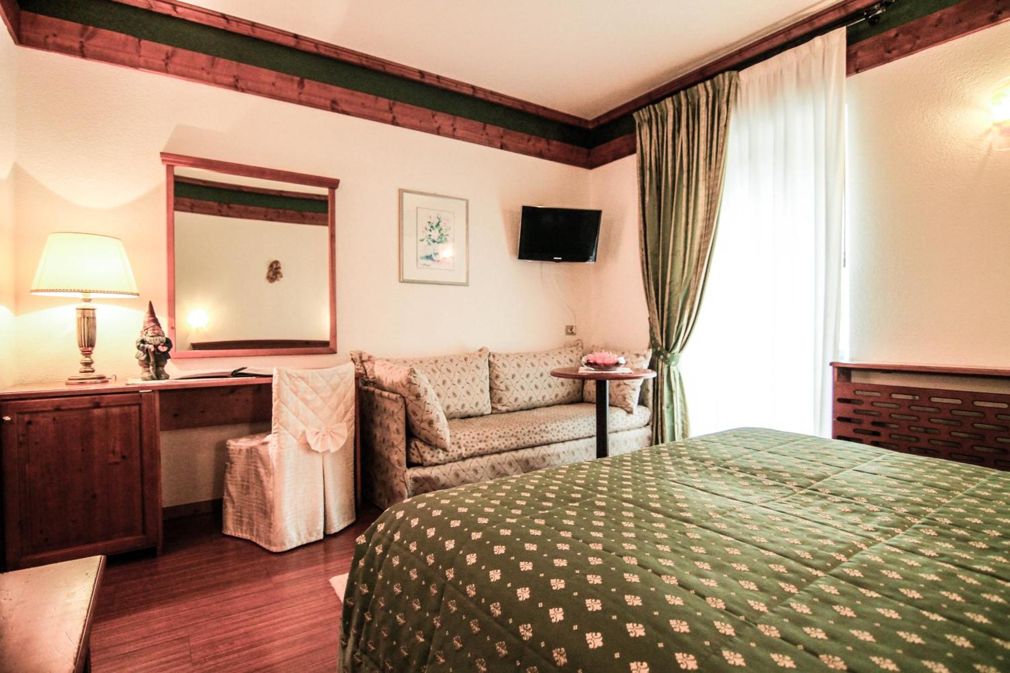 G. Hotel Des Alpes 圣马蒂诺-迪卡斯特罗扎 外观 照片