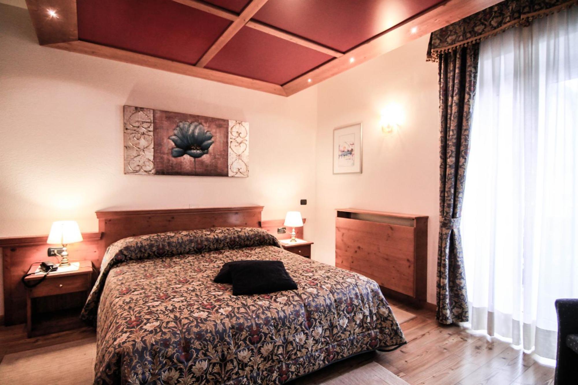 G. Hotel Des Alpes 圣马蒂诺-迪卡斯特罗扎 外观 照片
